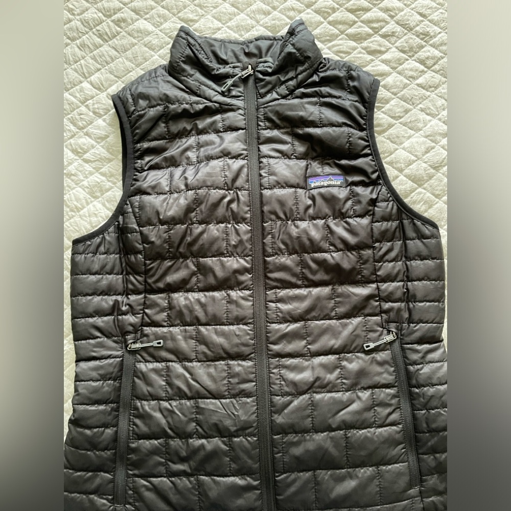 Patagonia women’s size M vest.
